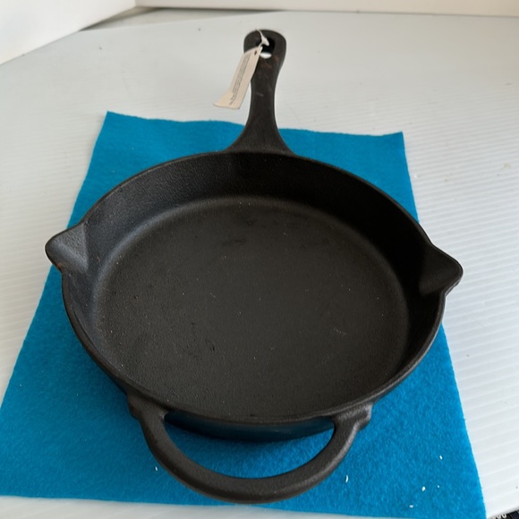 Pioneer Woman Cast Iron Skillet 8” Pan With Dual Spout And Pouring Handle - Picture 3 of 4